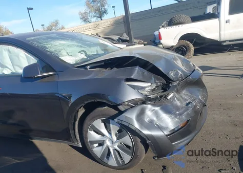 2024 Tesla Model Y Long Range Dual Motor All-Wheel Drive from USA, damaged, VIN 7SAYGAEE2RF060419